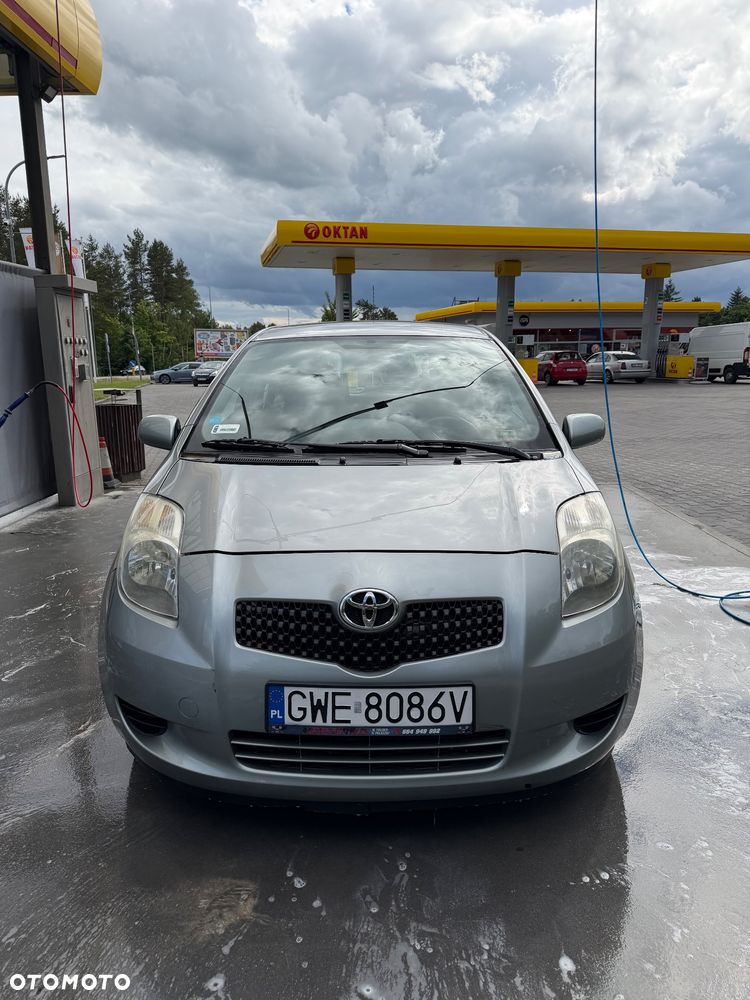 Toyota Yaris - 1