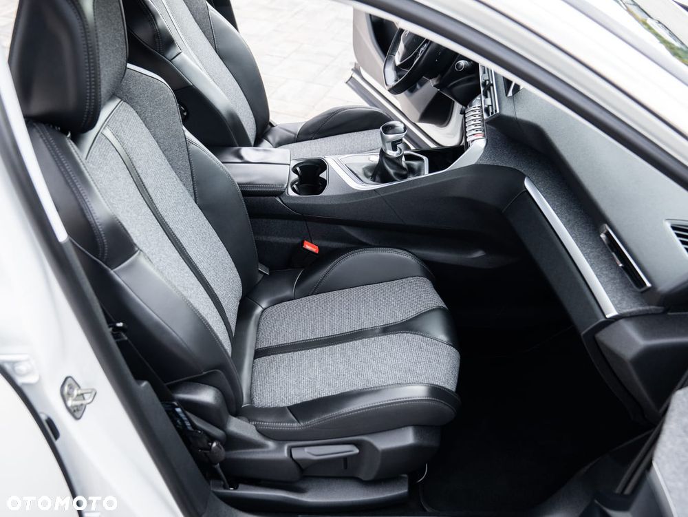 Peugeot 3008 PureTech 130 Stop & Start Allure - 29
