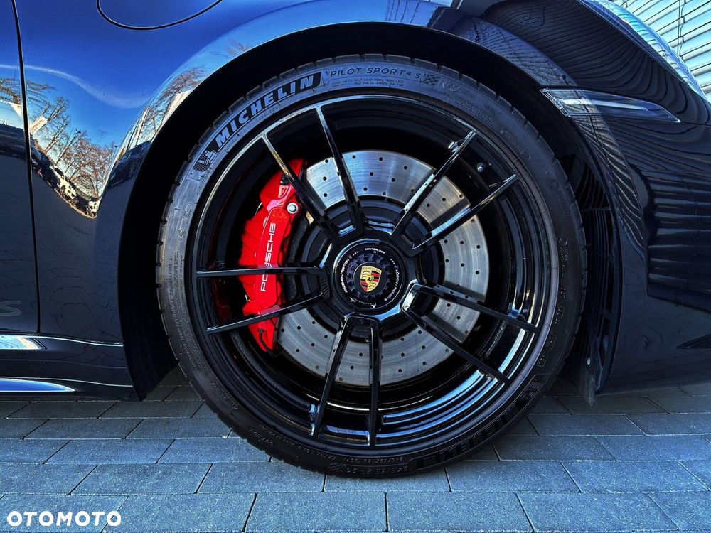 Porsche 911 Carrera GTS - 19