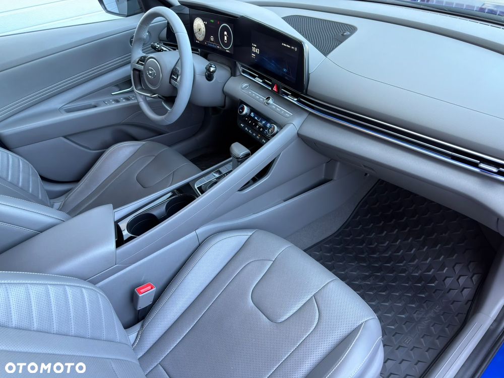 Hyundai Elantra 1.6 Executive CVT - 17