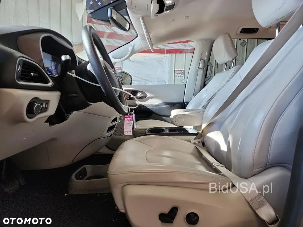 Chrysler Pacifica - 11