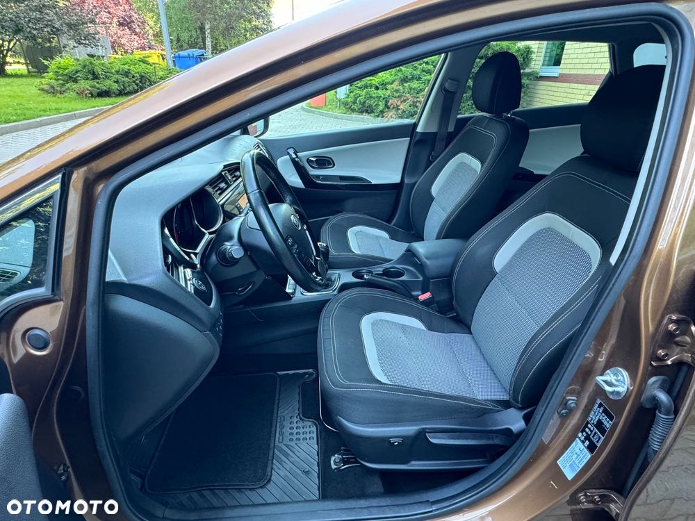 Kia Ceed 1.6 CRDi 136 ISG Dream-Team Edition - 19