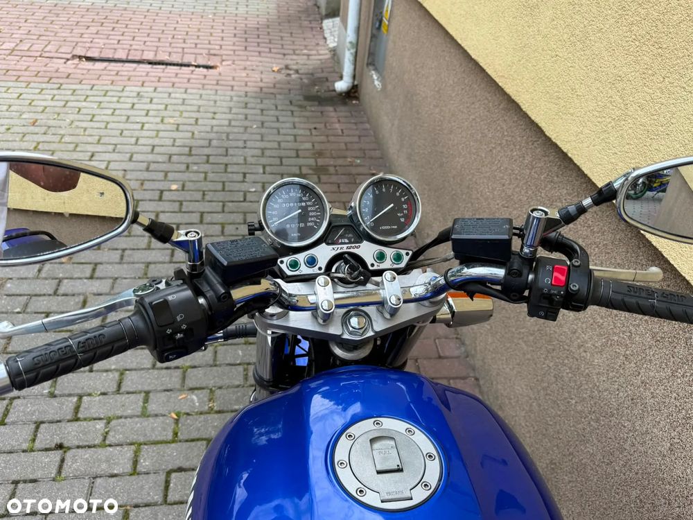 Yamaha XJR - 28