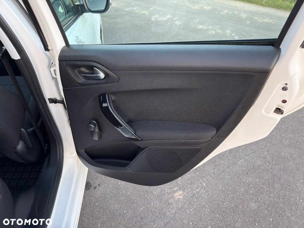 Peugeot 208 - 22