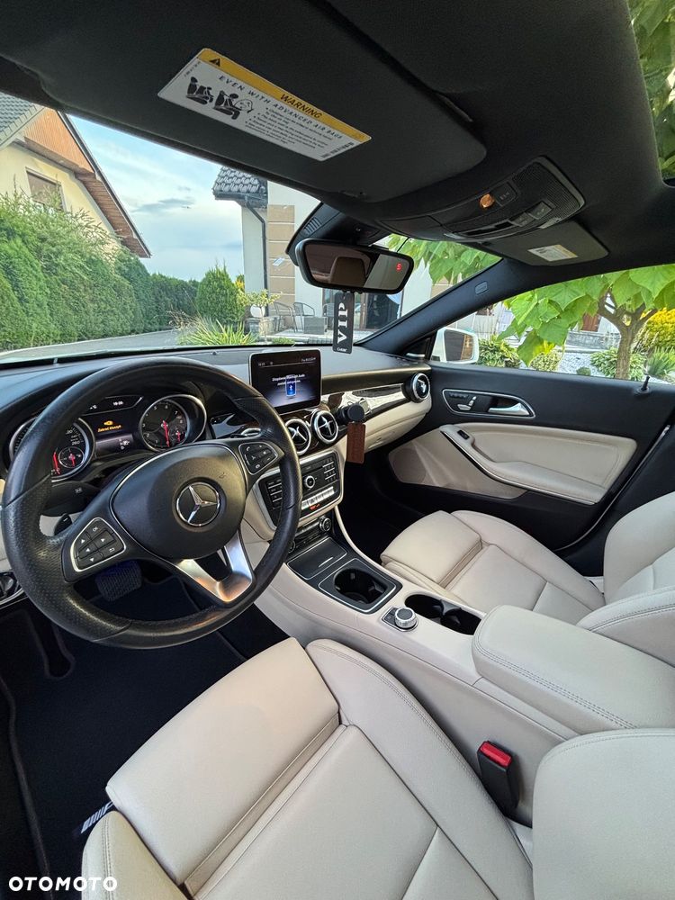 Mercedes-Benz CLA 250 4-Matic - 8