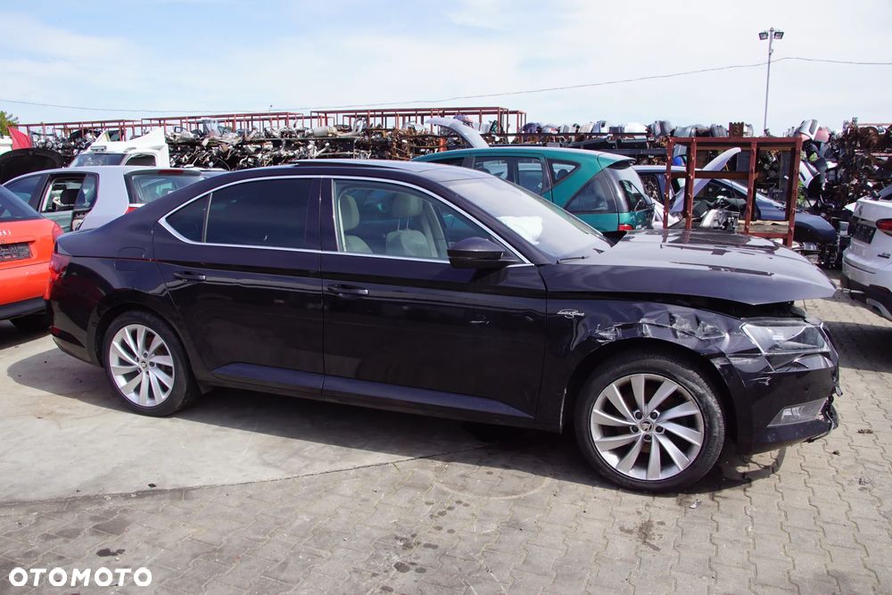 Auto na części - Skoda Superb III 2.0 TDI 190 KM DFHA TCX LF9R 2018R Silnik Skrzynia Drzwi Błotnik Zderzak Klapa Lampa Lusterko Klamka Szyba Deska Kokpit Sterownik Moduł Czujnik Licznik Wyświetlacz Panel Kierownica - 9