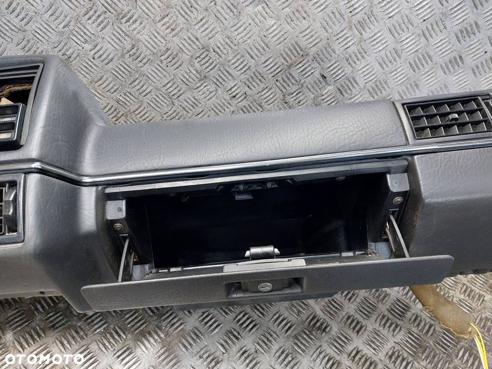 KOKPIT DESKA ROZDZIELCZA PANEL RAMKA LICZNIKA SCHOWEK VOLKSWAGEN GOLF II - 8