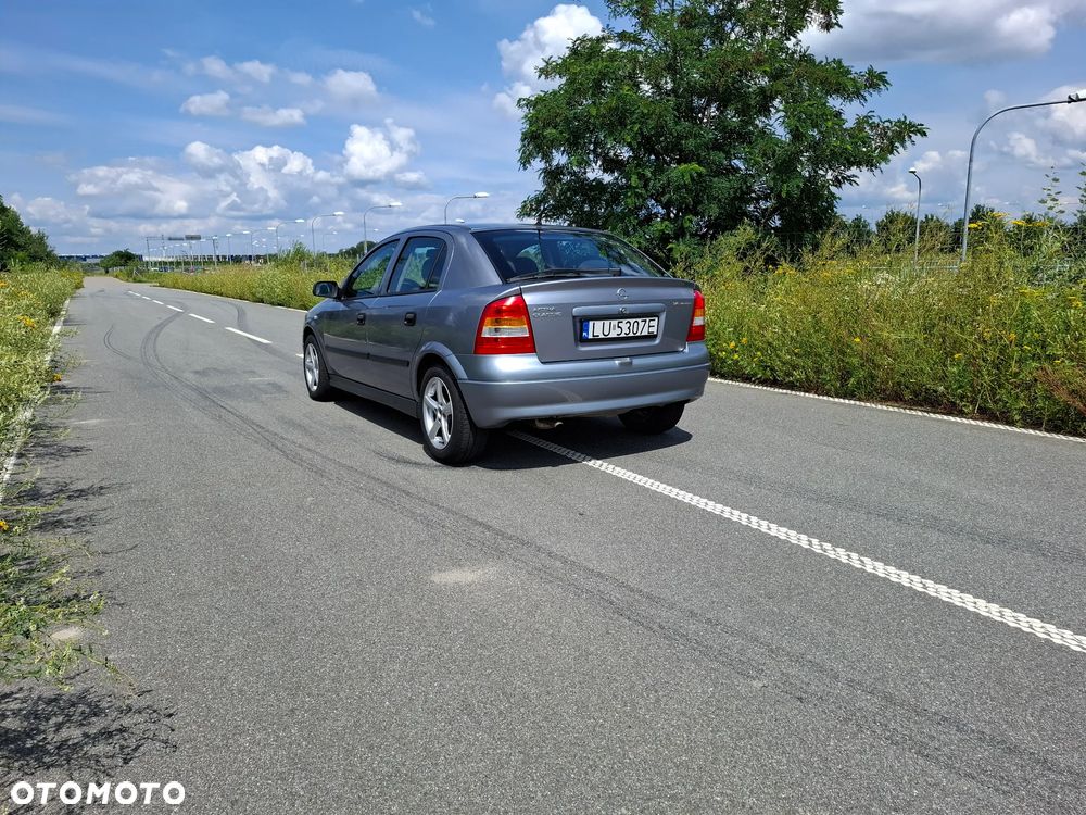 Opel Astra 1.4 111 - 10