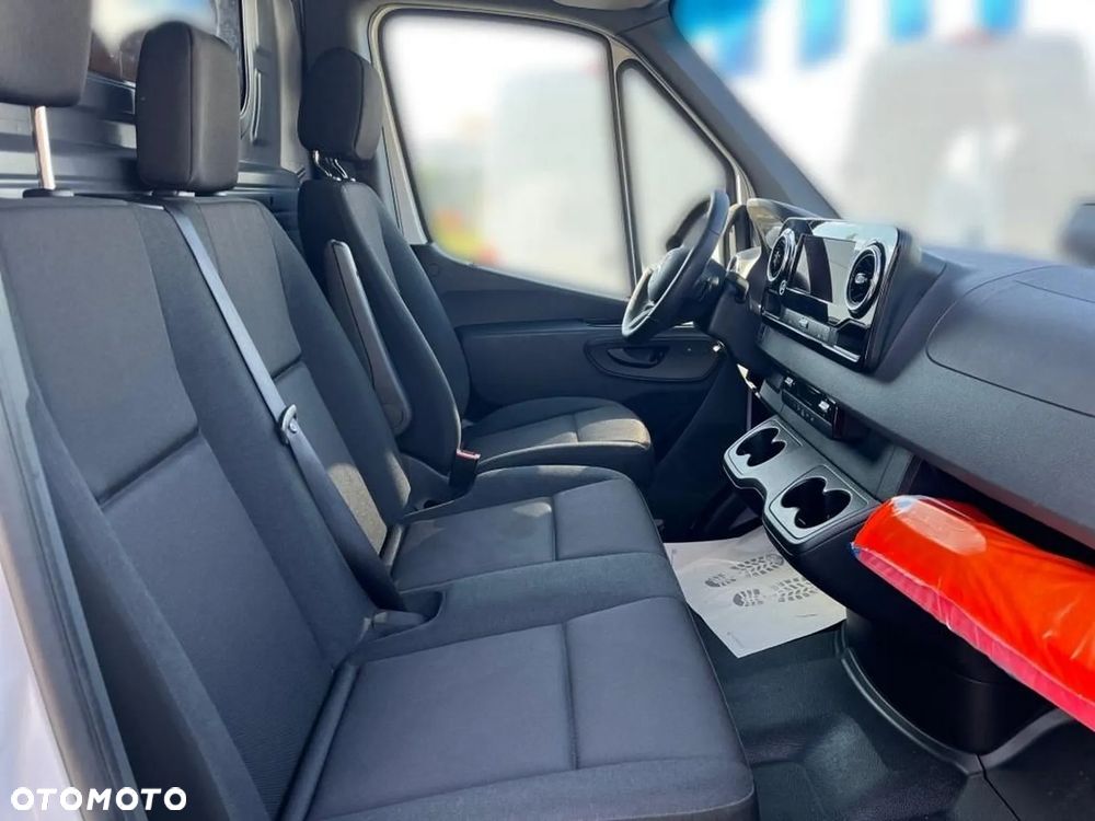 Mercedes-Benz Sprinter - 28