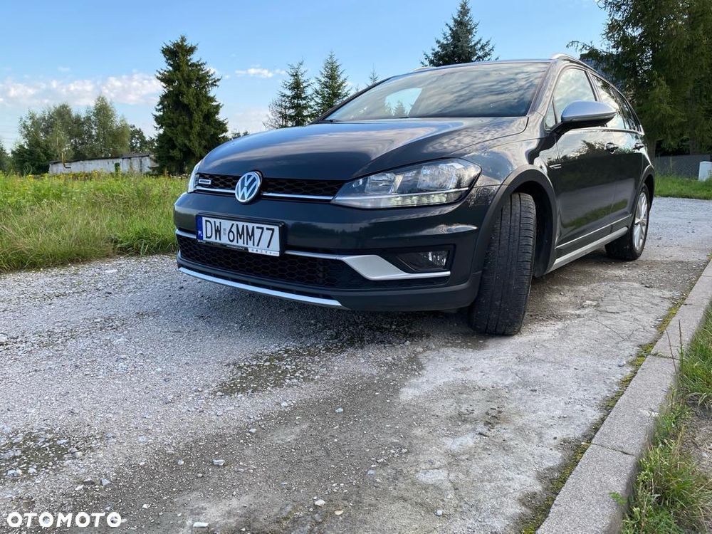 Volkswagen Golf - 1