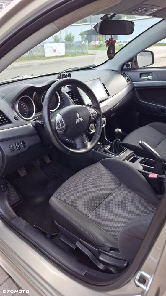 Mitsubishi Lancer 1.8 Invite - 28