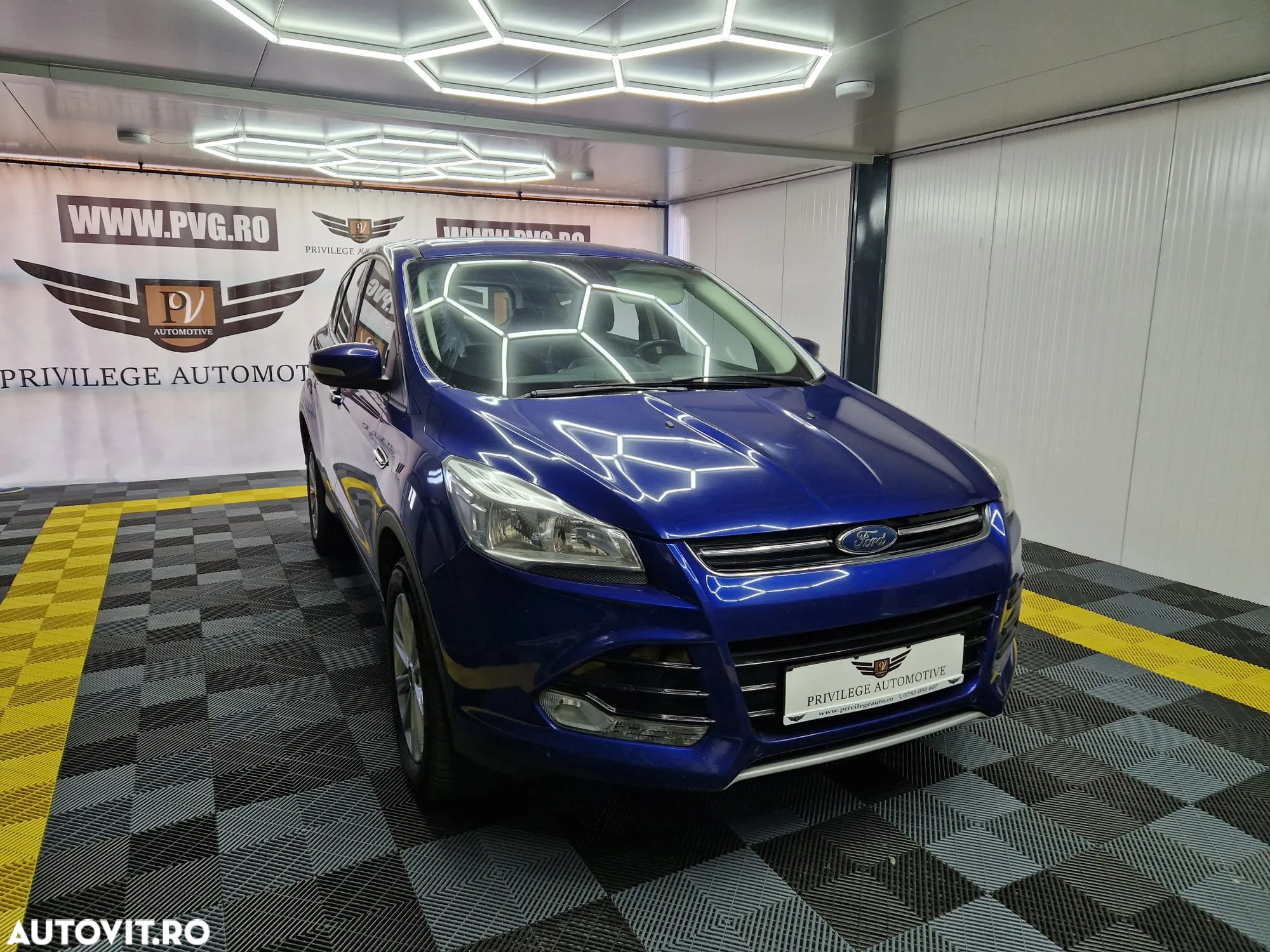 Ford Kuga 2.0 TDCi Powershift 4WD Trend - 3