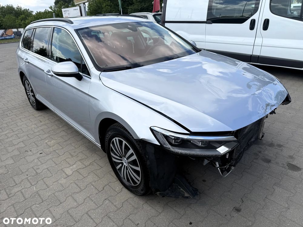 Volkswagen Passat 2.0 TDI SCR DSG Comfortline - 5