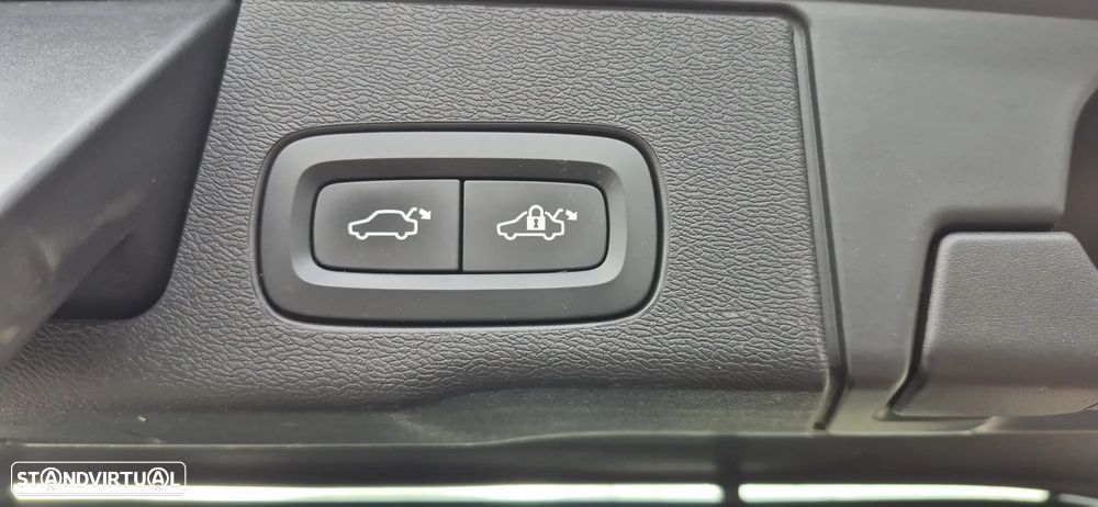 Volvo XC 60 2.0 D4 Momentum Geartronic - 23