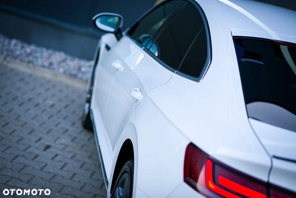 Volkswagen Arteon 2.0 TDI SCR R-Line DSG - 25