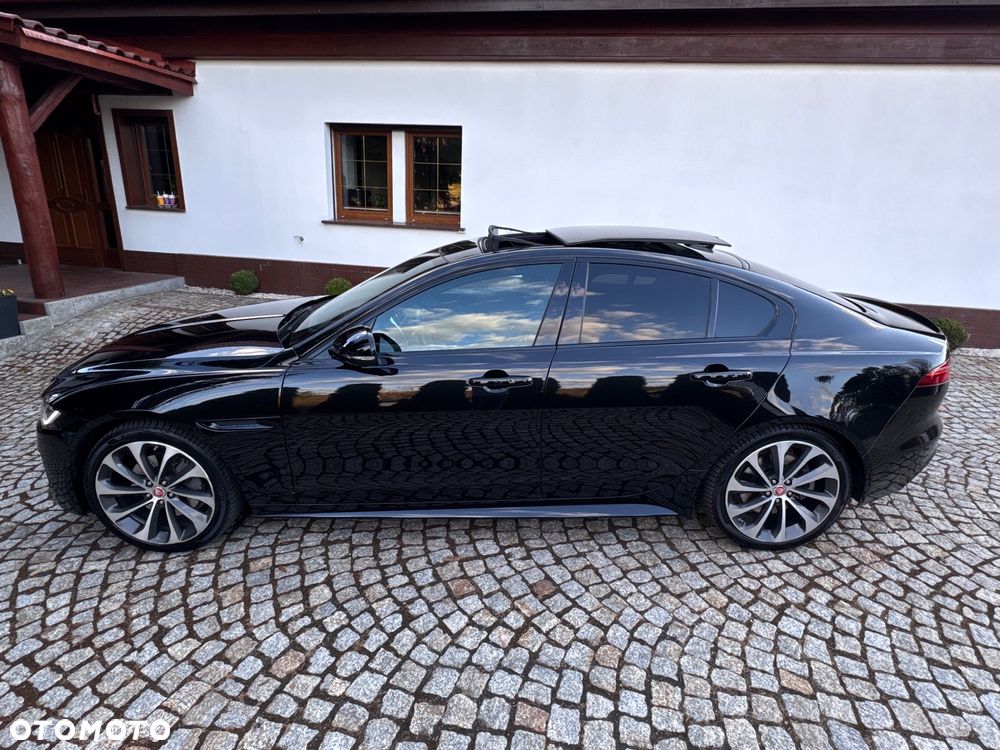 Jaguar XE 2.0 D180 AWD R-Dynamic HSE - 17
