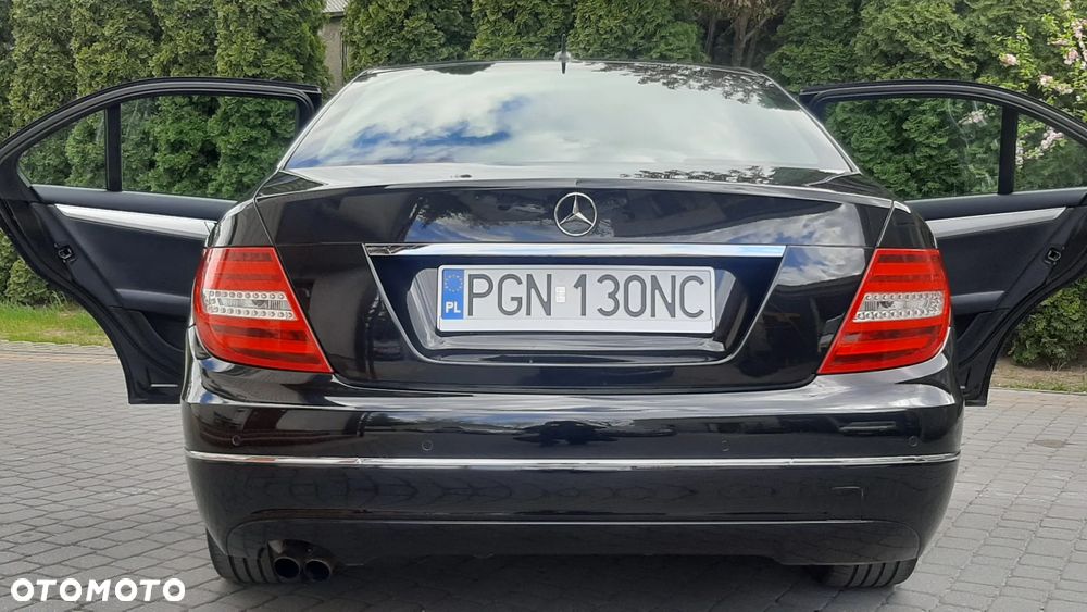 Mercedes-Benz Klasa C 180 CGI BlueEFFICIENCY Avantgarde - 19