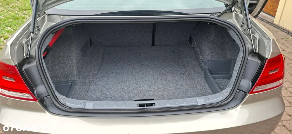 BMW Seria 3 325i - 22