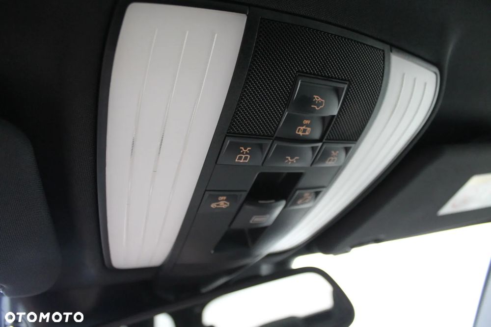 Mercedes-Benz Klasa E 300 BlueTEC 7G-TRONIC - 24