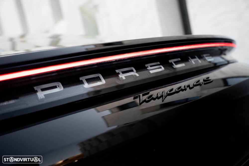 Porsche Taycan 4S - 25