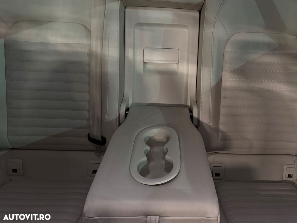 Volkswagen Passat - 21