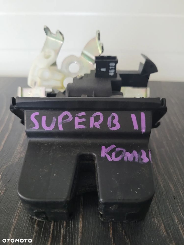 Skoda Superb II Kombi Zamek Klapy Bagażnika 3T9827520 - 2