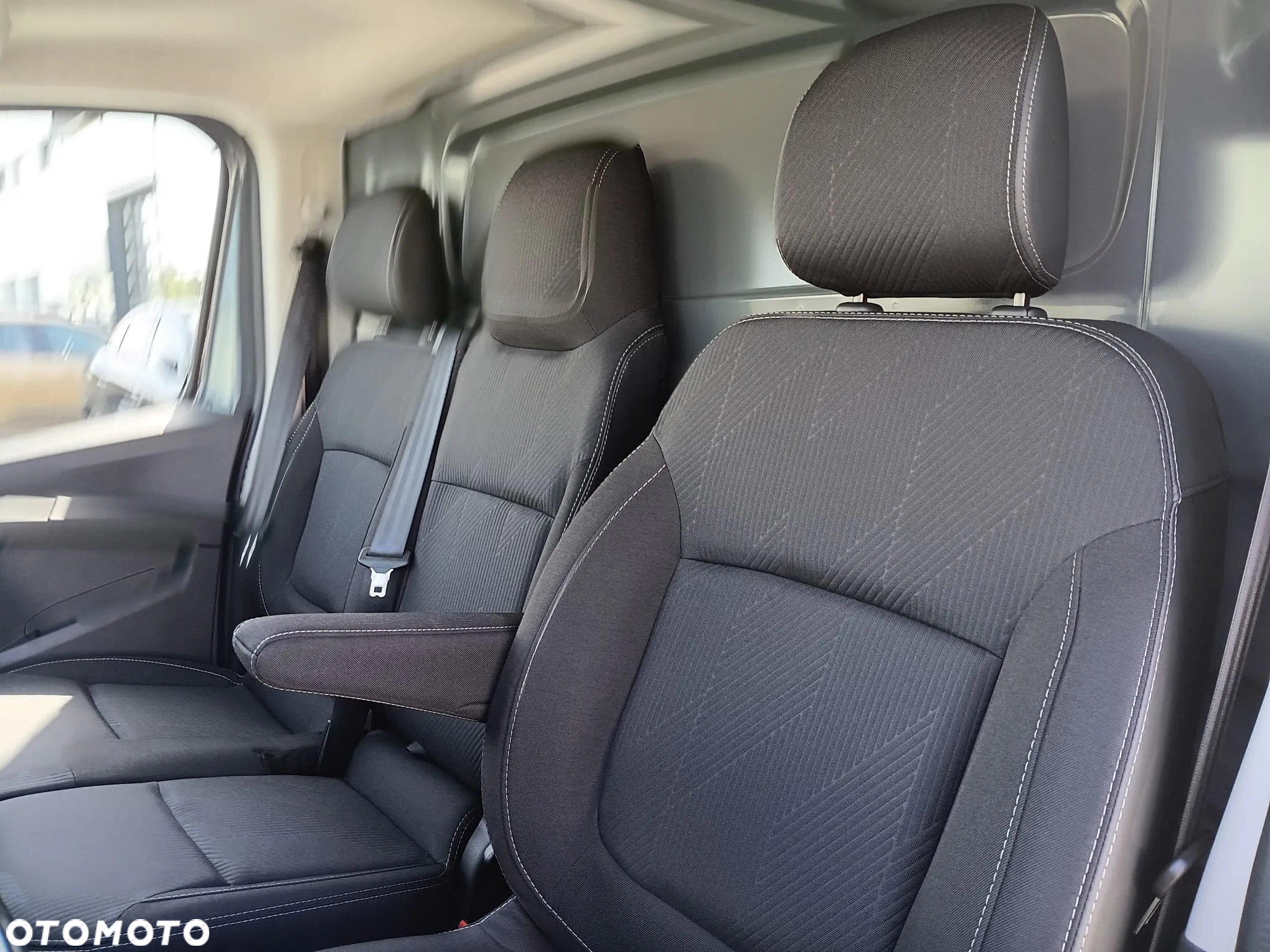 Renault Trafic Furgon L2H1 2.0dCi 130 KM - 18