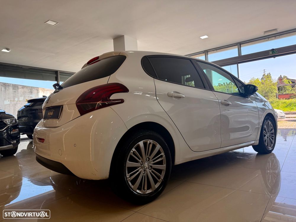 Peugeot 208 1.5 BlueHDi Signature - 15