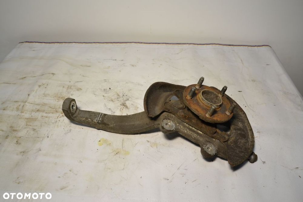 Zwrotnica piasta prawy przód lexus is 220d is 250 - 1