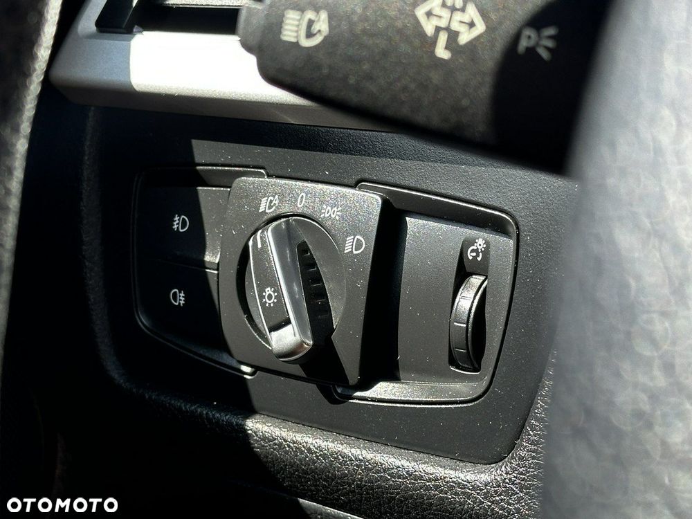 BMW Seria 3 320d DPF Touring - 25