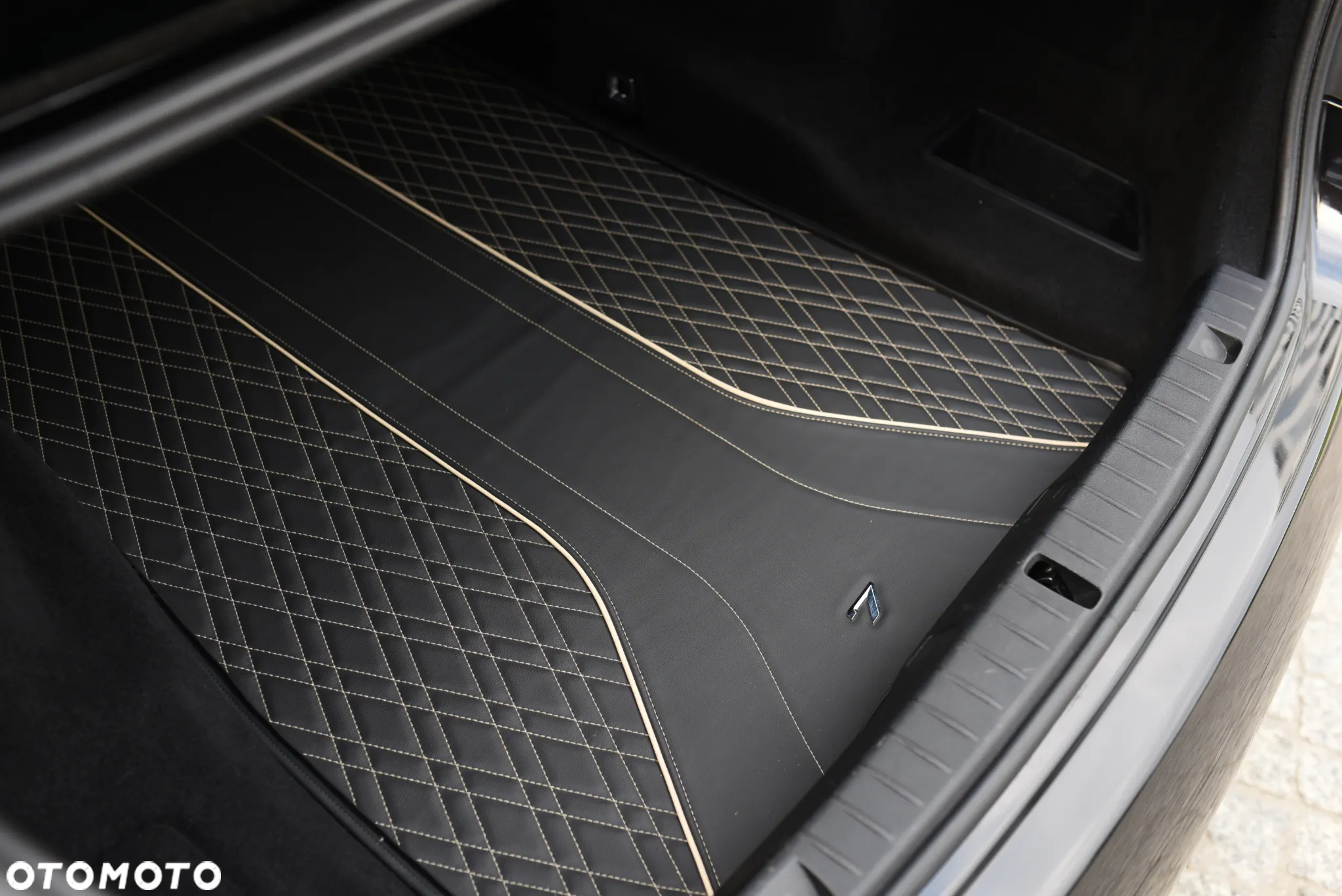 BMW Seria 7 740d xDrive - 38