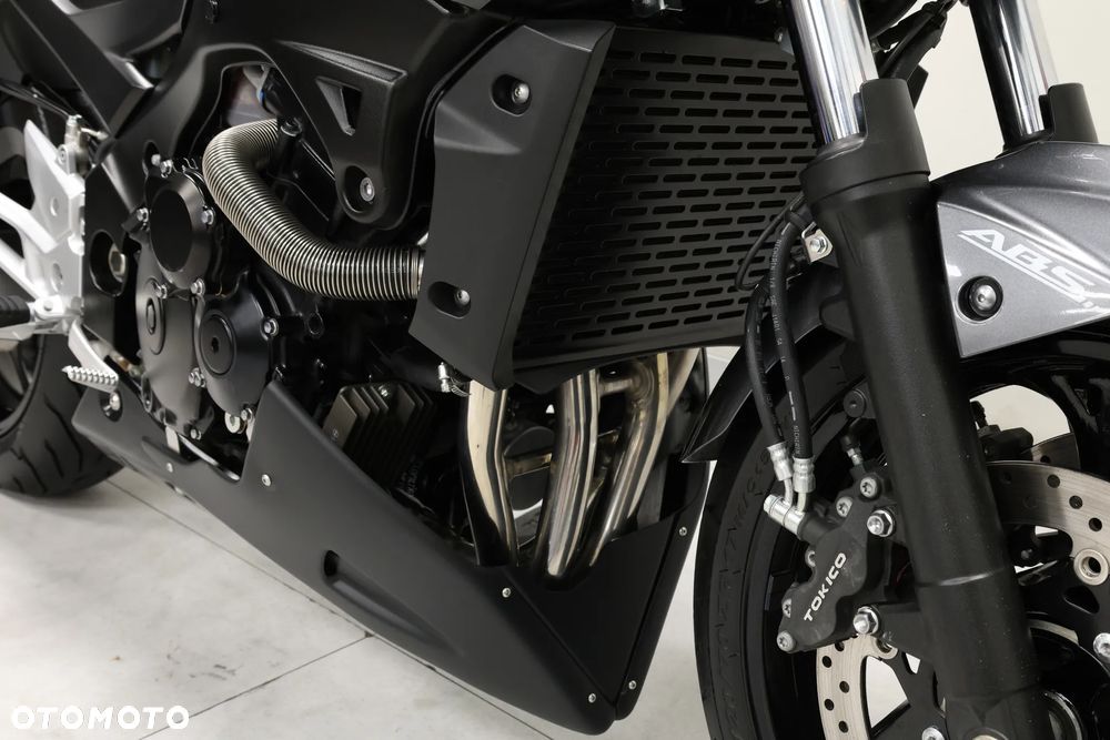 Suzuki GSR - 20