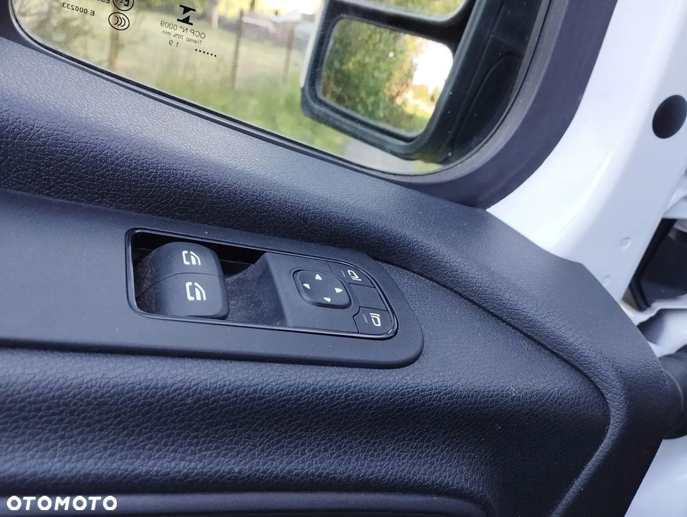 Mercedes-Benz Sprinter - 17