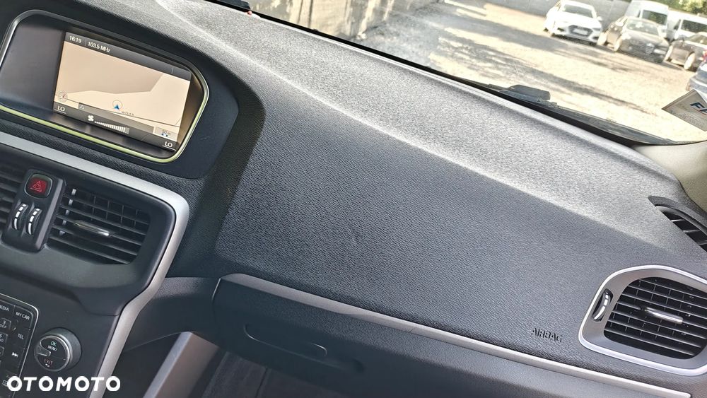 Volvo V40 - 18
