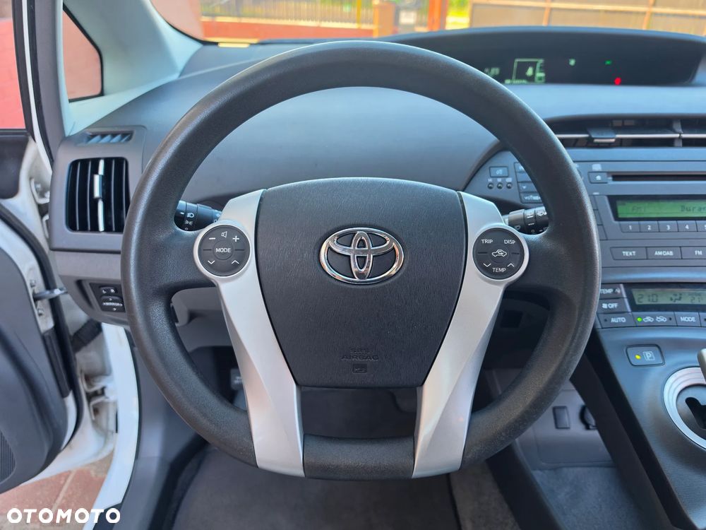 Toyota Prius (Hybrid) - 33