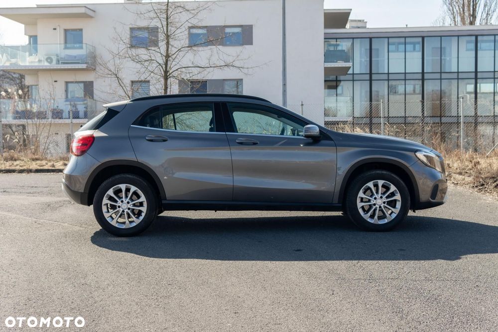 Mercedes-Benz GLA 220 4-Matic - 9
