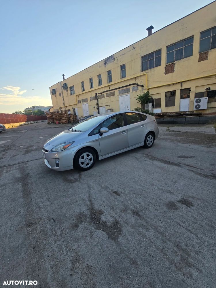 Toyota Prius (Hybrid) Luna - 4