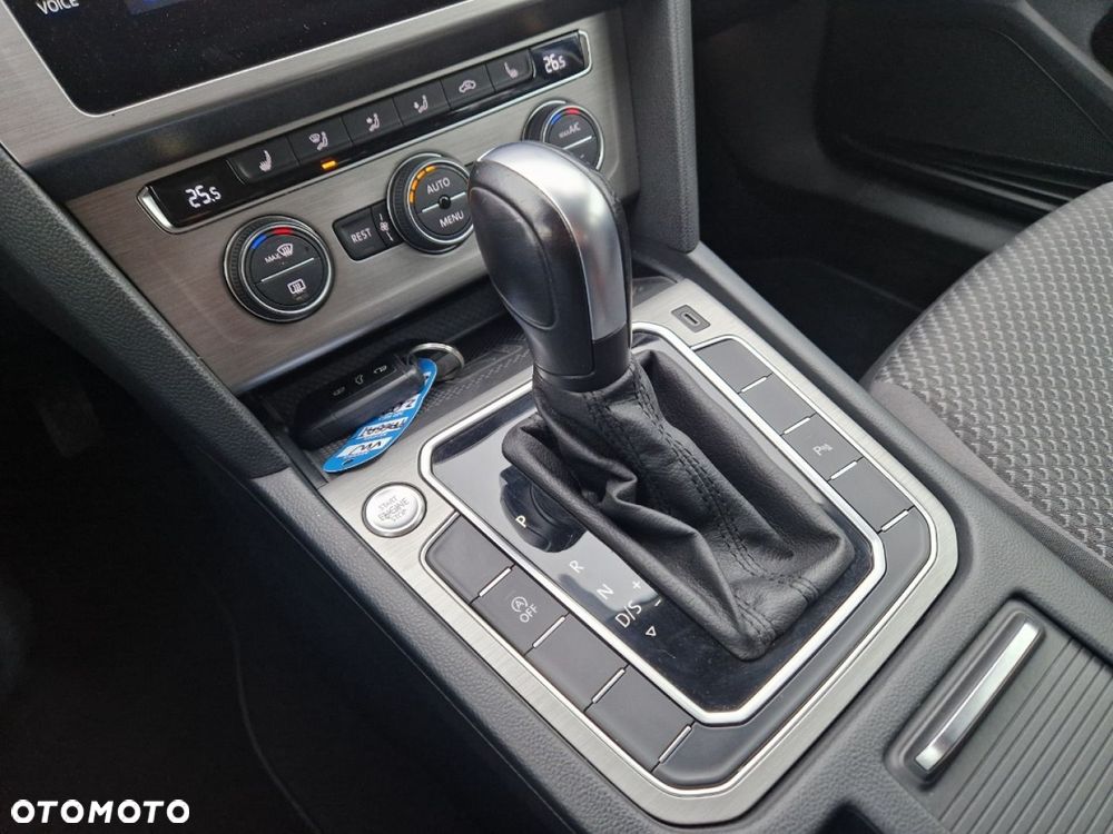 Volkswagen Passat - 16