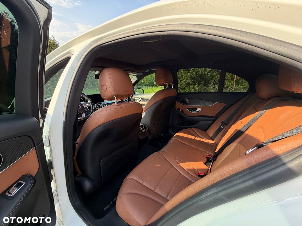 Mercedes-Benz Klasa C 300 9G-TRONIC AMG Line - 12