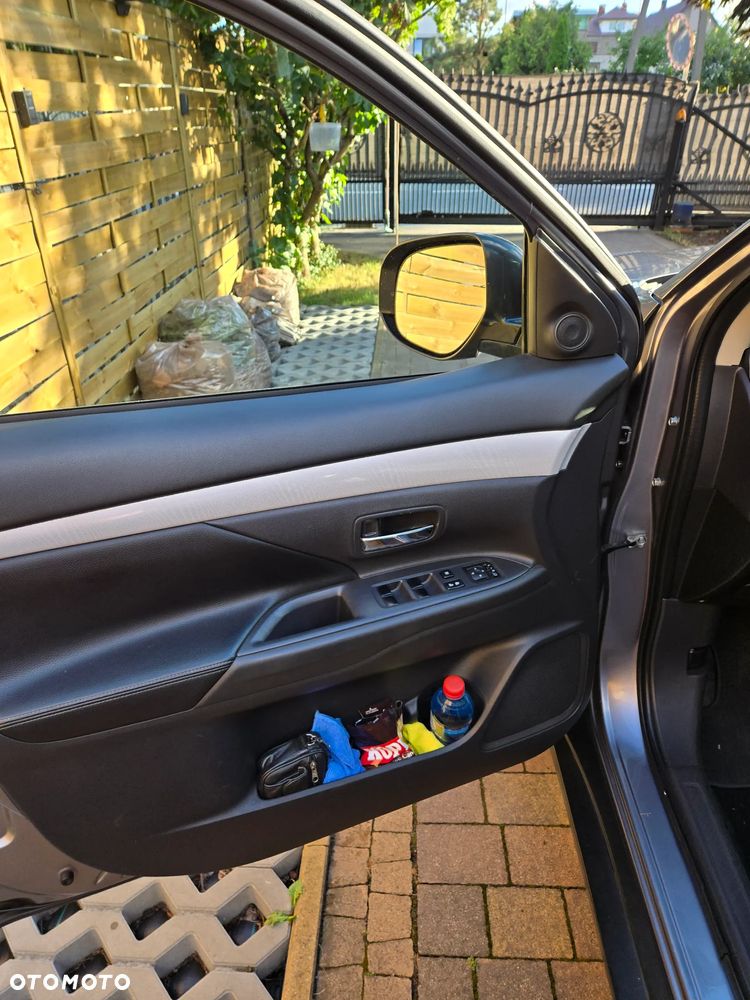 Mitsubishi Outlander 2.0 4WD - 7