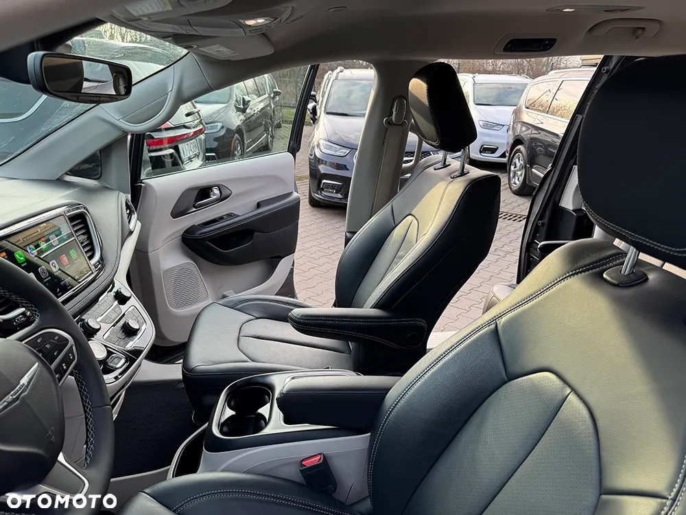 Chrysler Pacifica - 20