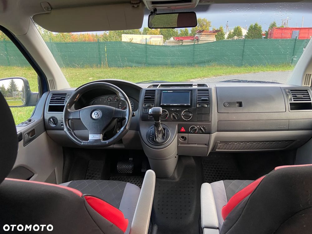 Volkswagen Caravelle - 12