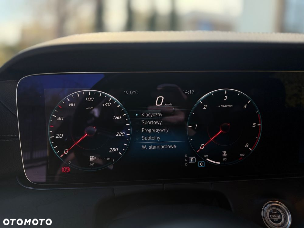 Mercedes-Benz Klasa E 220 d Coupe 4-Matic 9G-TRONIC - 38