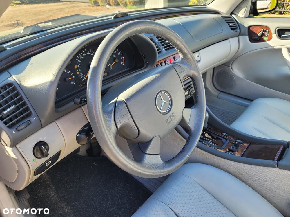 Mercedes-Benz CLK 320 - 13