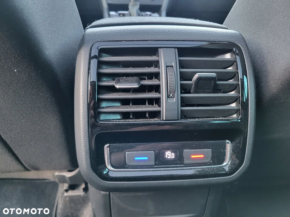 Volkswagen Passat 2.0 TDI SCR DSG Business - 9