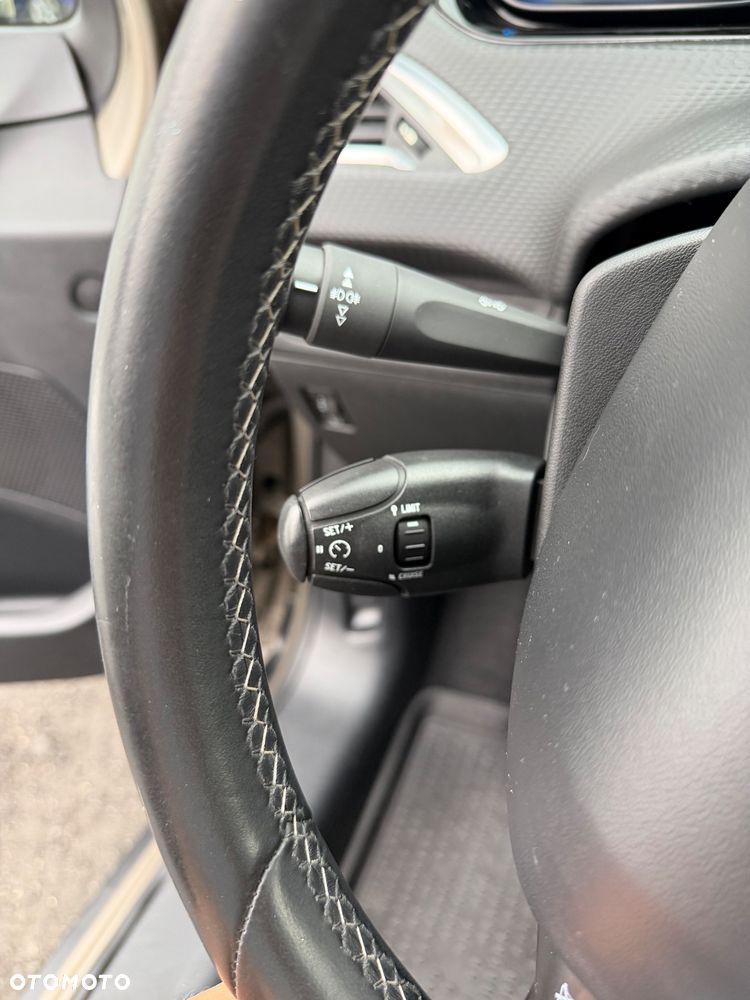 Peugeot 2008 1.6 VTi Allure - 31