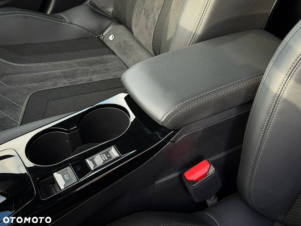 Peugeot 2008 1.2 PureTech GT S&S EAT8 - 17