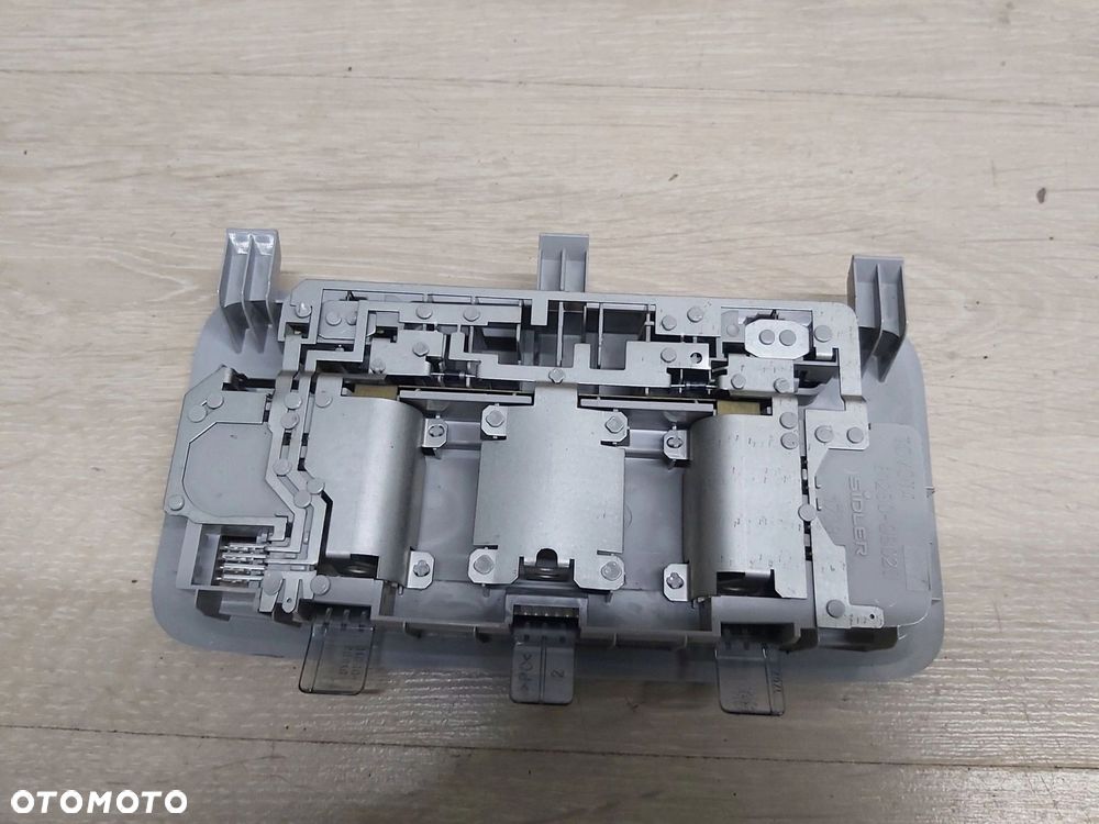 TOYOTA Avensis T25 03-08r lampka podsufitki kabinowa tylna oświetlenie tył - 3