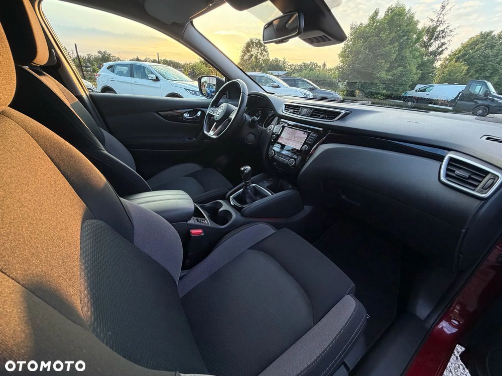 Nissan Qashqai 1.3 DIG-T N-Connecta EU6d - 24
