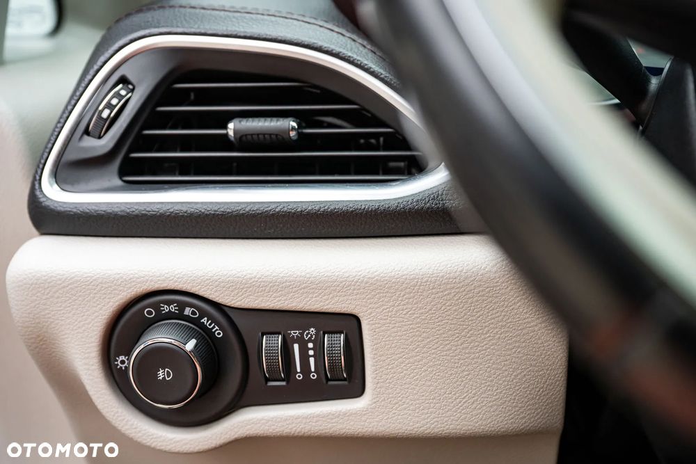 Chrysler Pacifica - 14